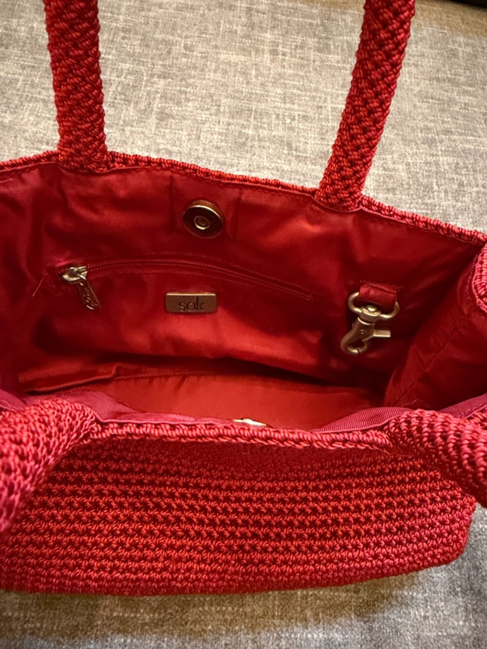 Red Knit Tote Bag with Logo Accent GUC - Picture 7 of 7
